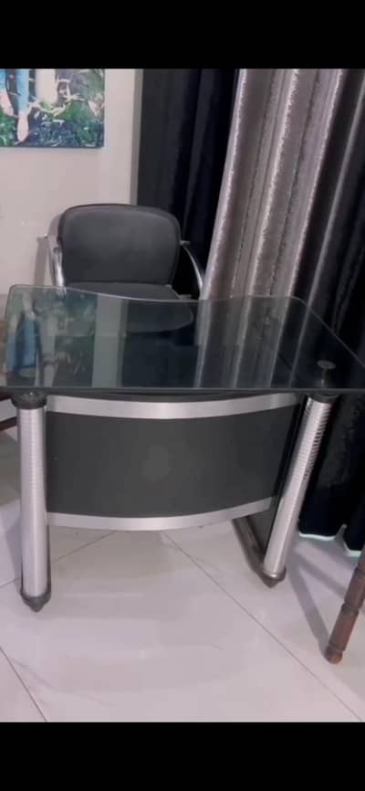 I want to sale table and chair