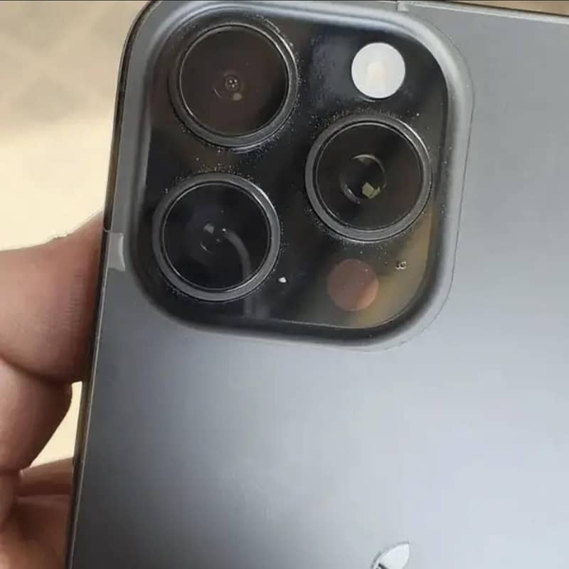 iphone 16 pro max 1