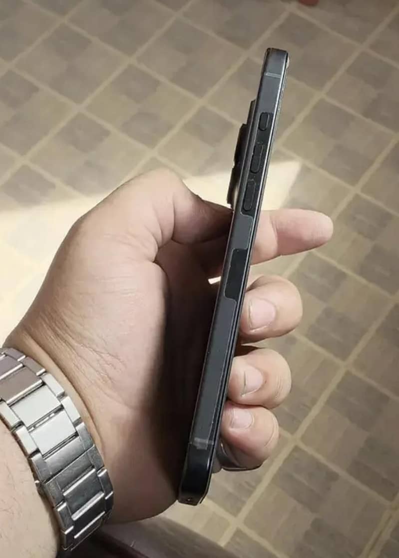 iphone 16 pro max 4
