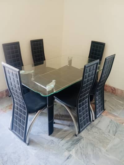 Elegant dinning table with 6 chairs
