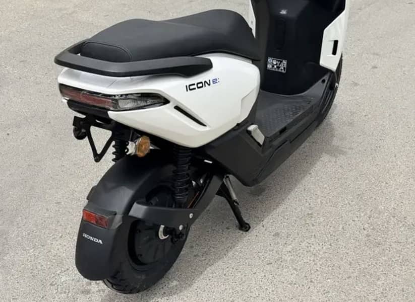 Honda Icon e 3