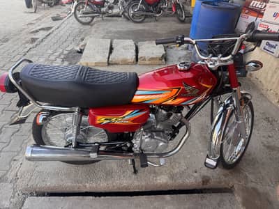 Honda 125 Red colour 2026