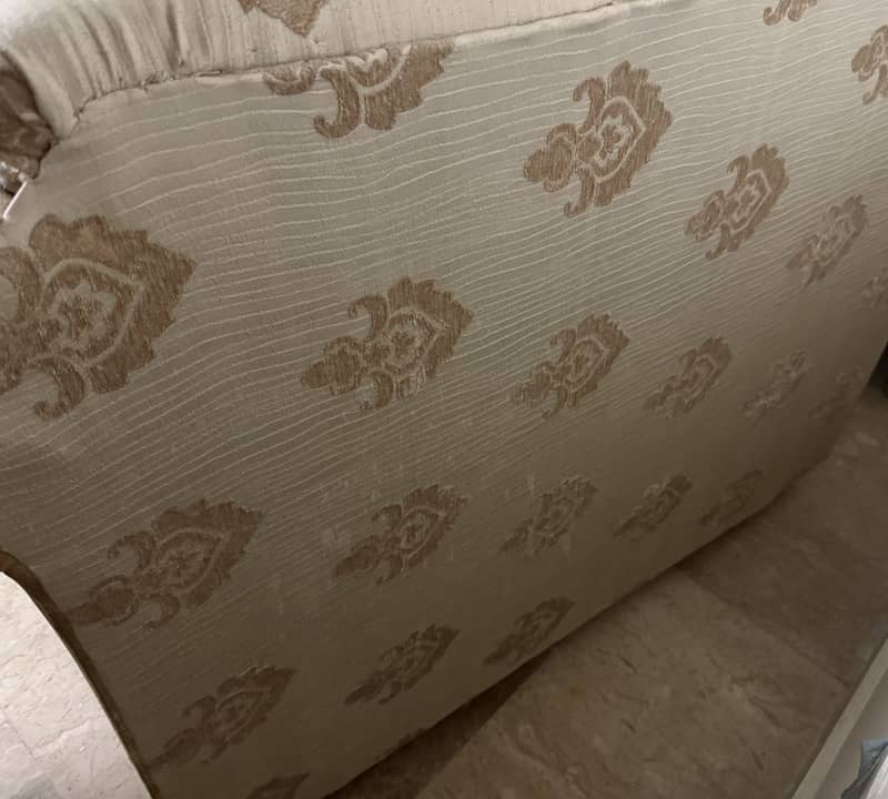 2 single sofa seats 4