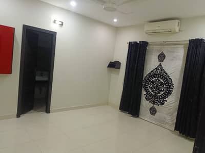 8 MARLA HOUSE FOR RENT