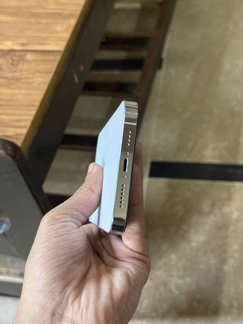 Iphone 14 pro max 5