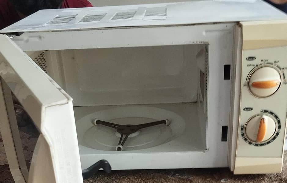 microwave oven 0