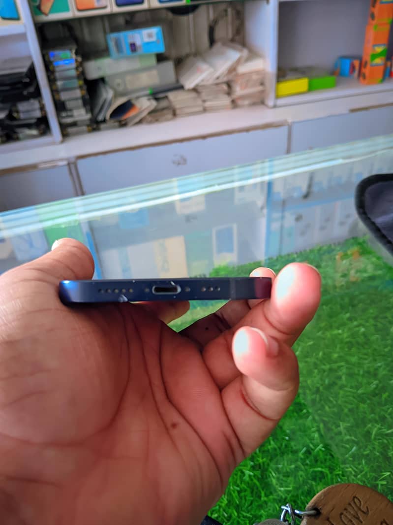 Apple iPhone 12 2