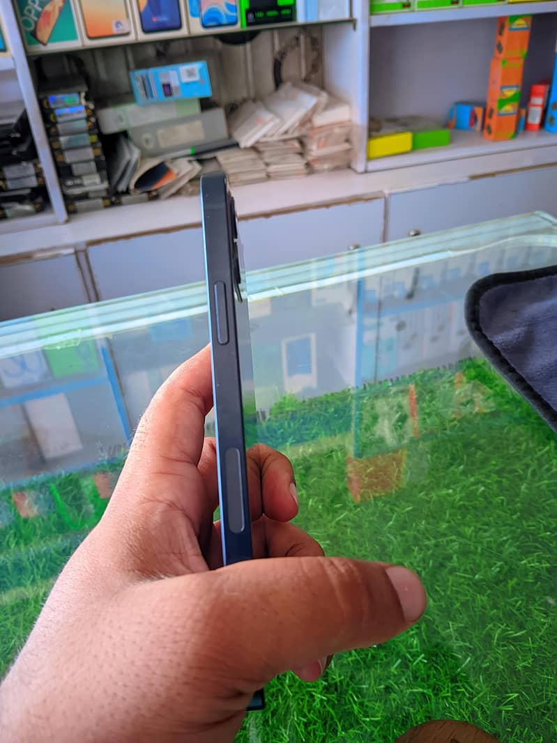 Apple iPhone 12 3