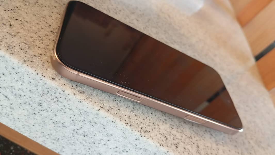 Apple iPhone 16 Pro Max 3