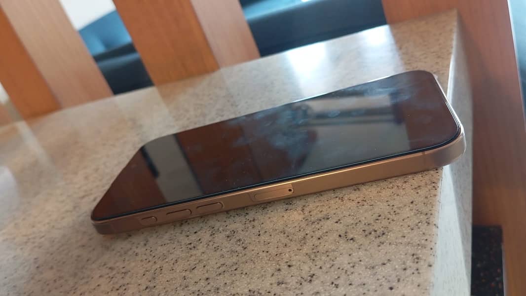 Apple iPhone 16 Pro Max 4