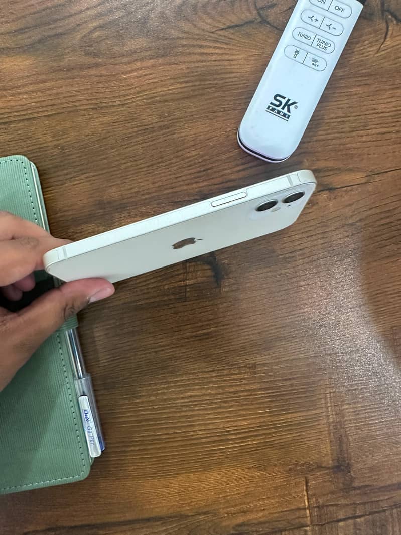 Apple iPhone 12 3