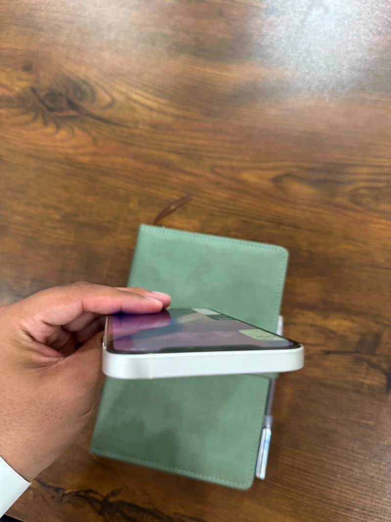 Apple iPhone 12 4