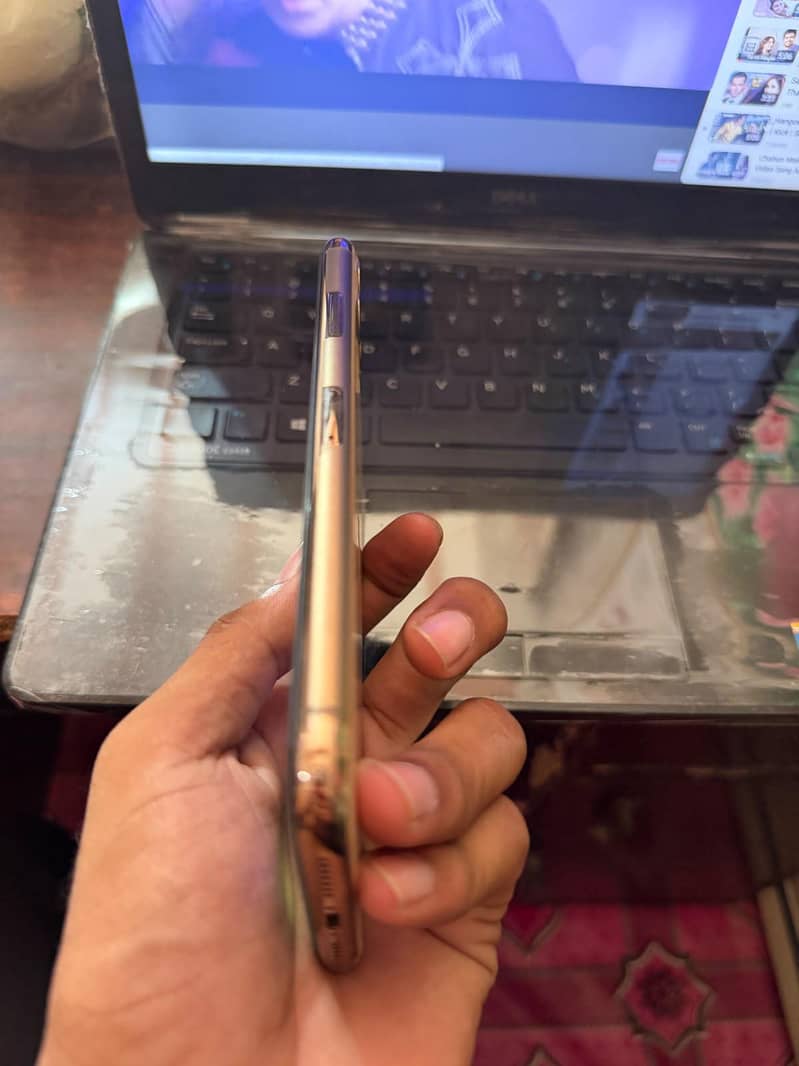 Apple iPhone 11 Pro Max 2