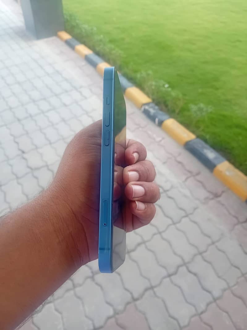 Apple iPhone 13 0