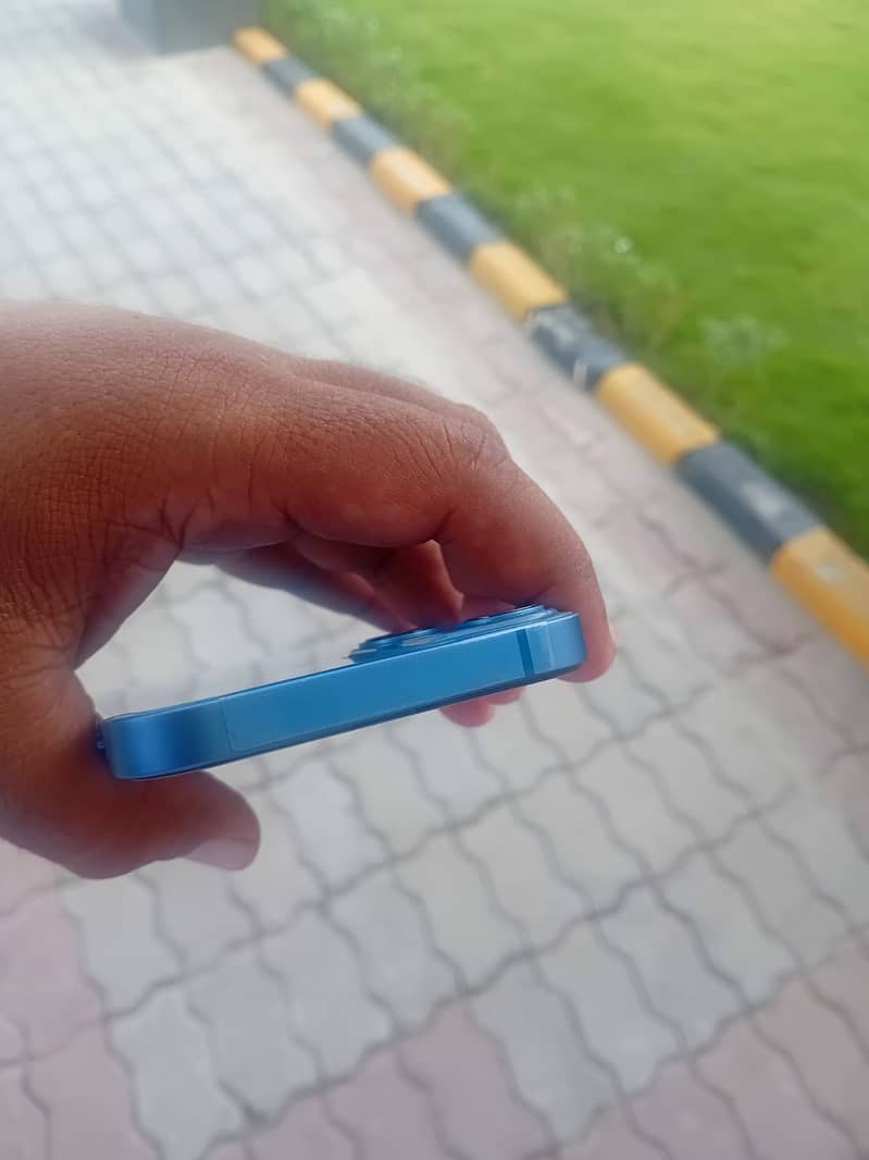 Apple iPhone 13 2