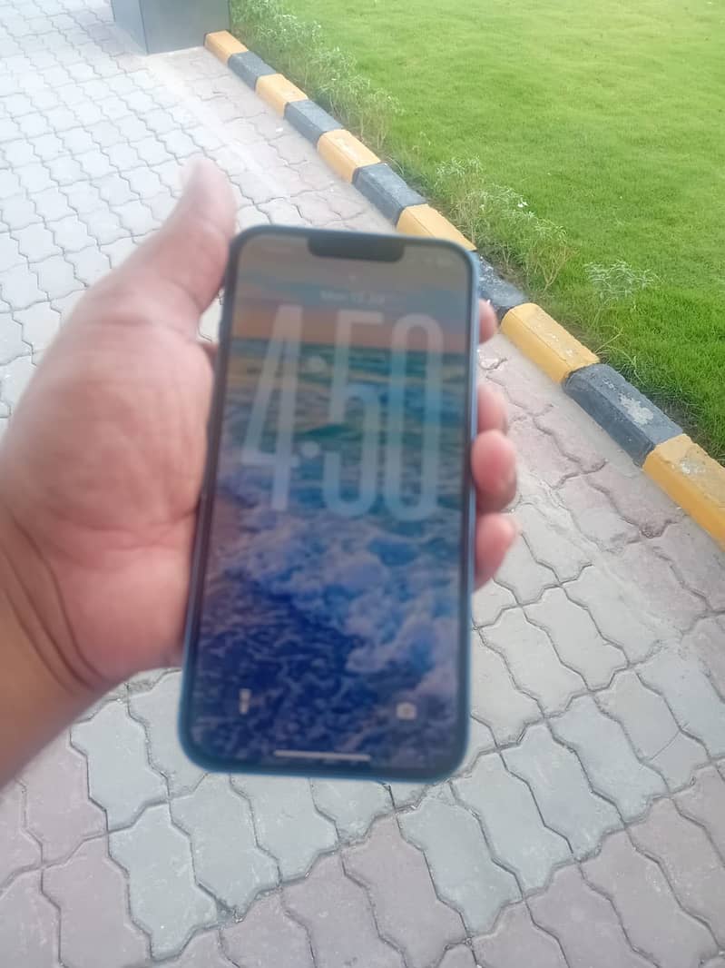Apple iPhone 13 5