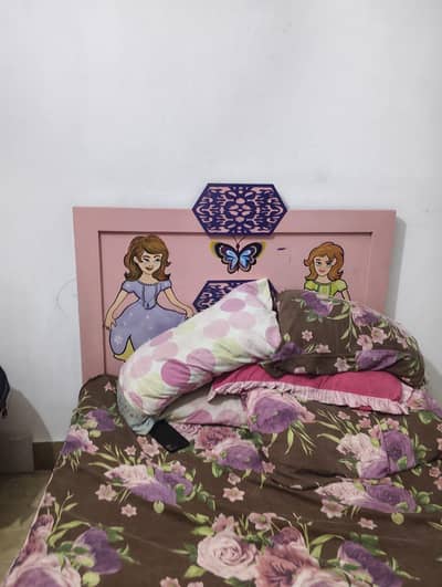 kids bed and dressing table