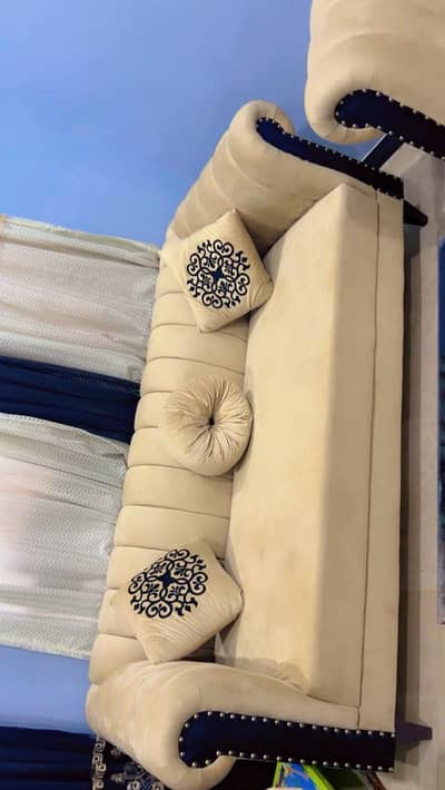 like new sofa set 5 seater in excellent condition