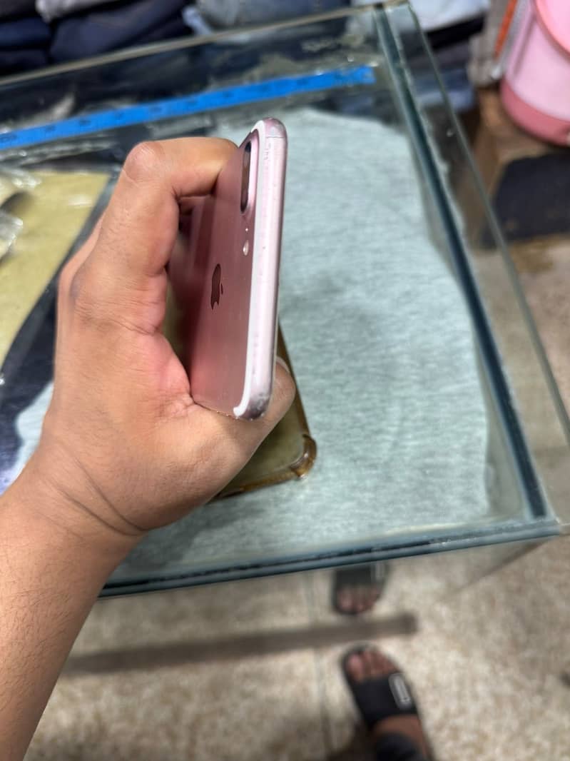 Apple iPhone 7 Plus 1