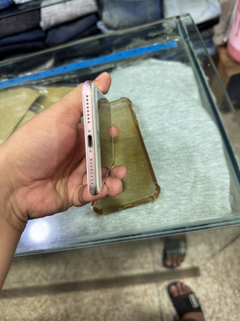 Apple iPhone 7 Plus 6