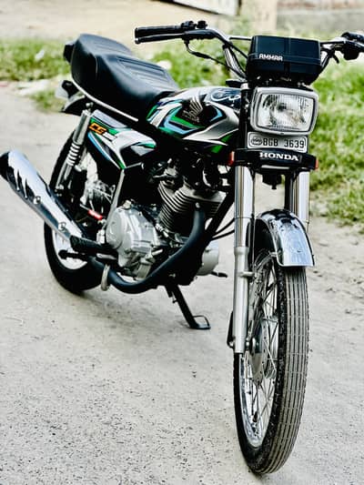 Honda 125 black