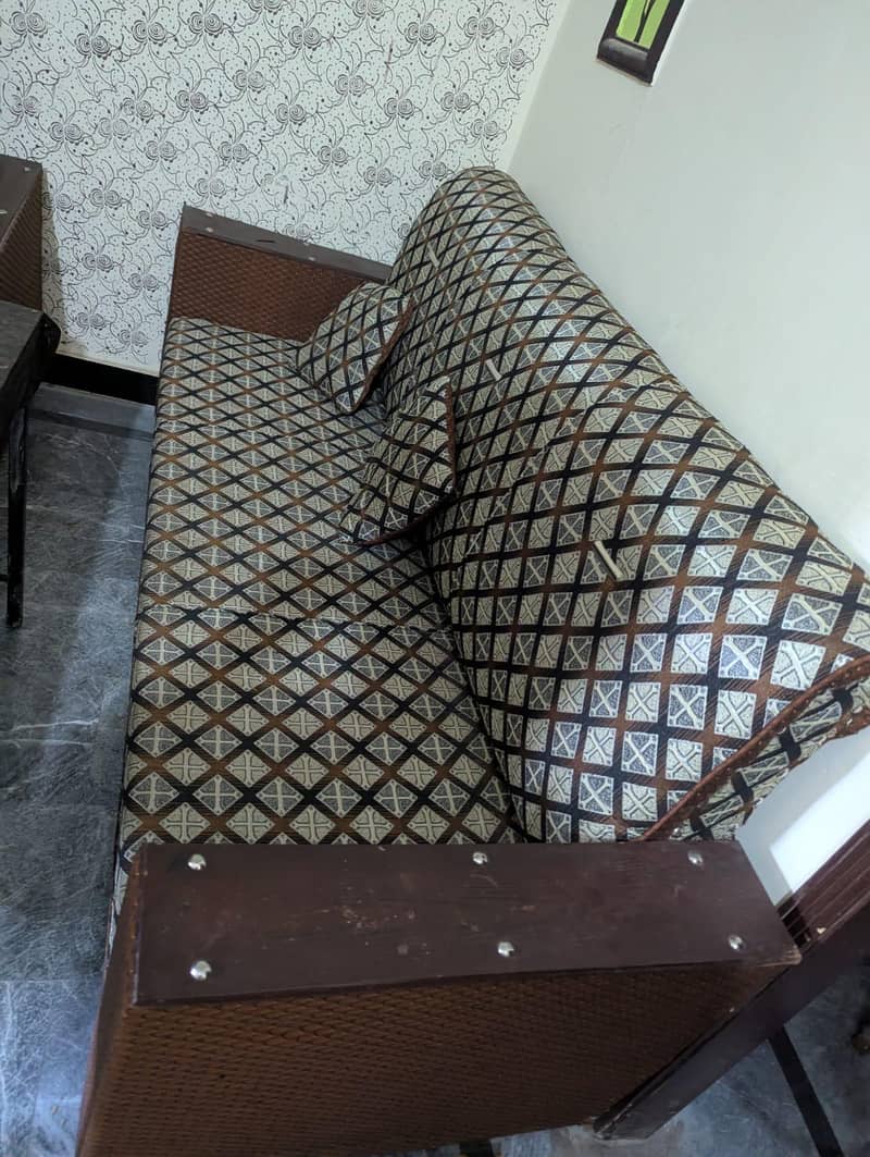 5 seater sofa 0
