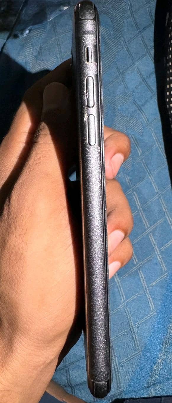 Apple iPhone 11 3