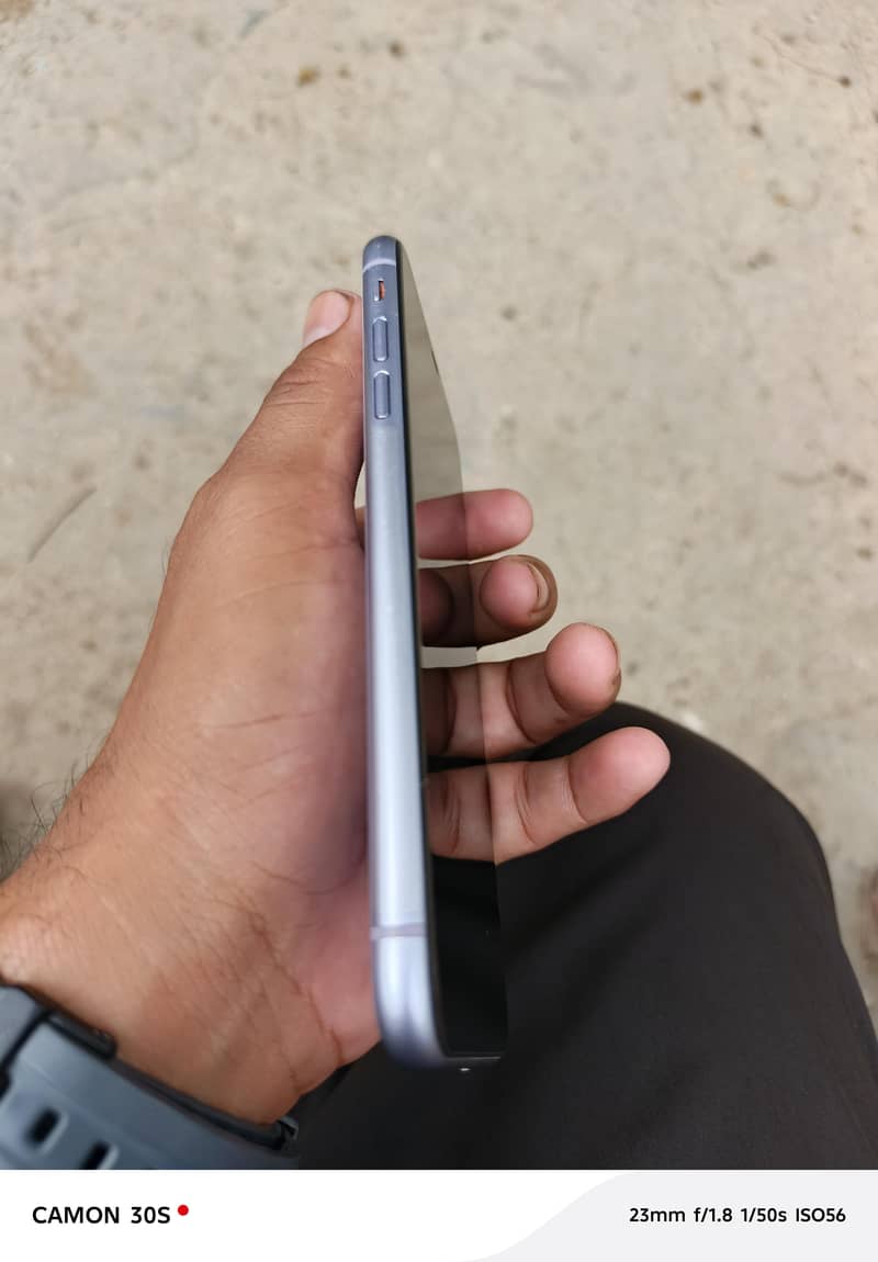 Apple iPhone 11 3