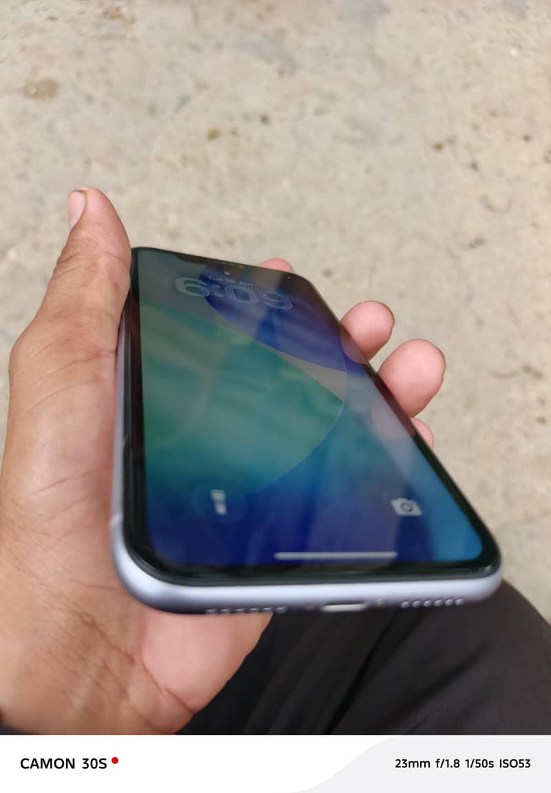 Apple iPhone 11 4