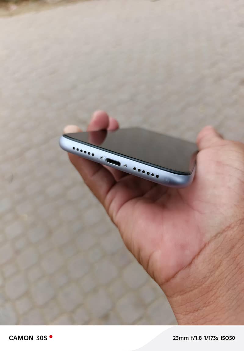Apple iPhone 11 6