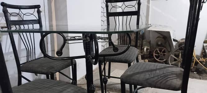 4 seater dining table