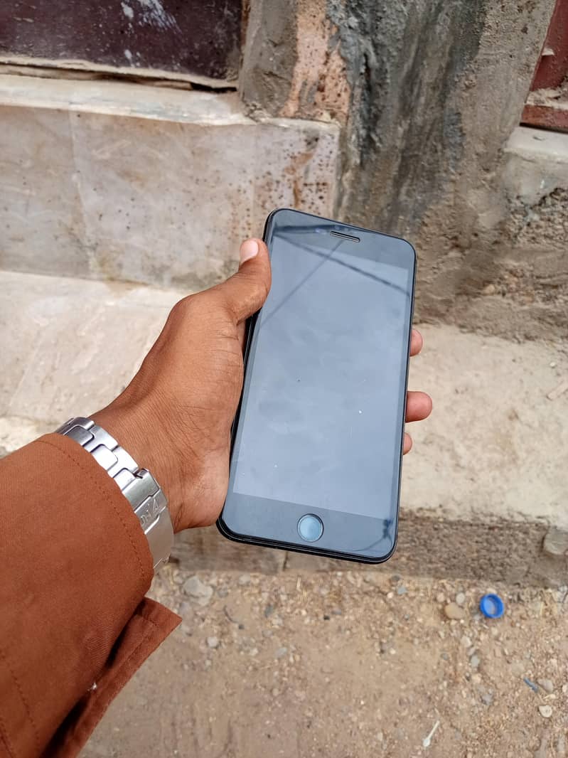 Apple iPhone 7 Plus 6