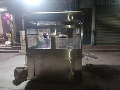 bugr and shawarma steel counter