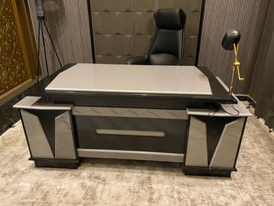 Just 1 day used Executive table for Urgent Sale