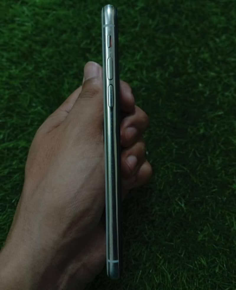 Apple iPhone XS 1