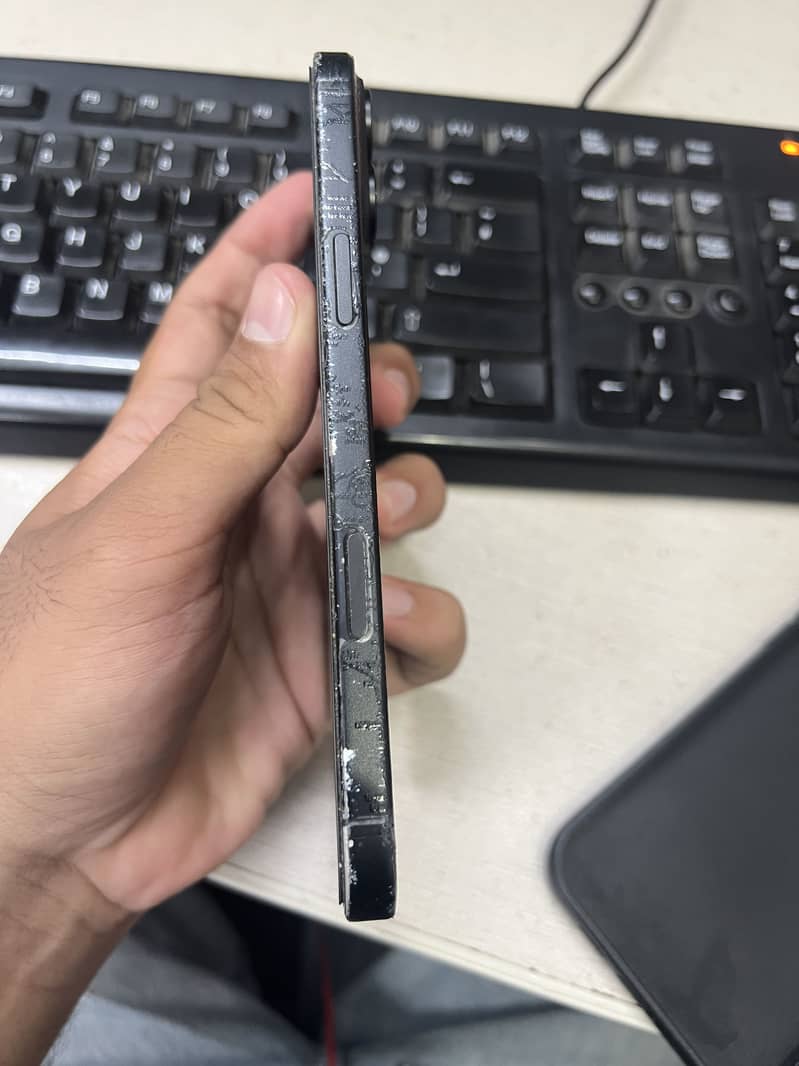 Apple iPhone 16 Plus 1