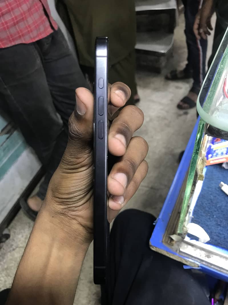 Apple iPhone 15 Pro Max 2