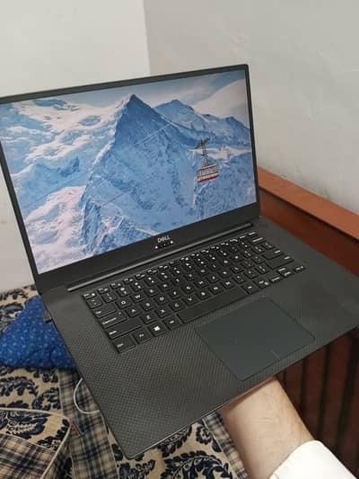Dell Precision 5540 (Monster Specs) - i7 9th Gen / 32GB RAM / 512GB SS