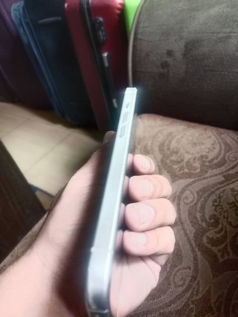 Apple iPhone 15 4