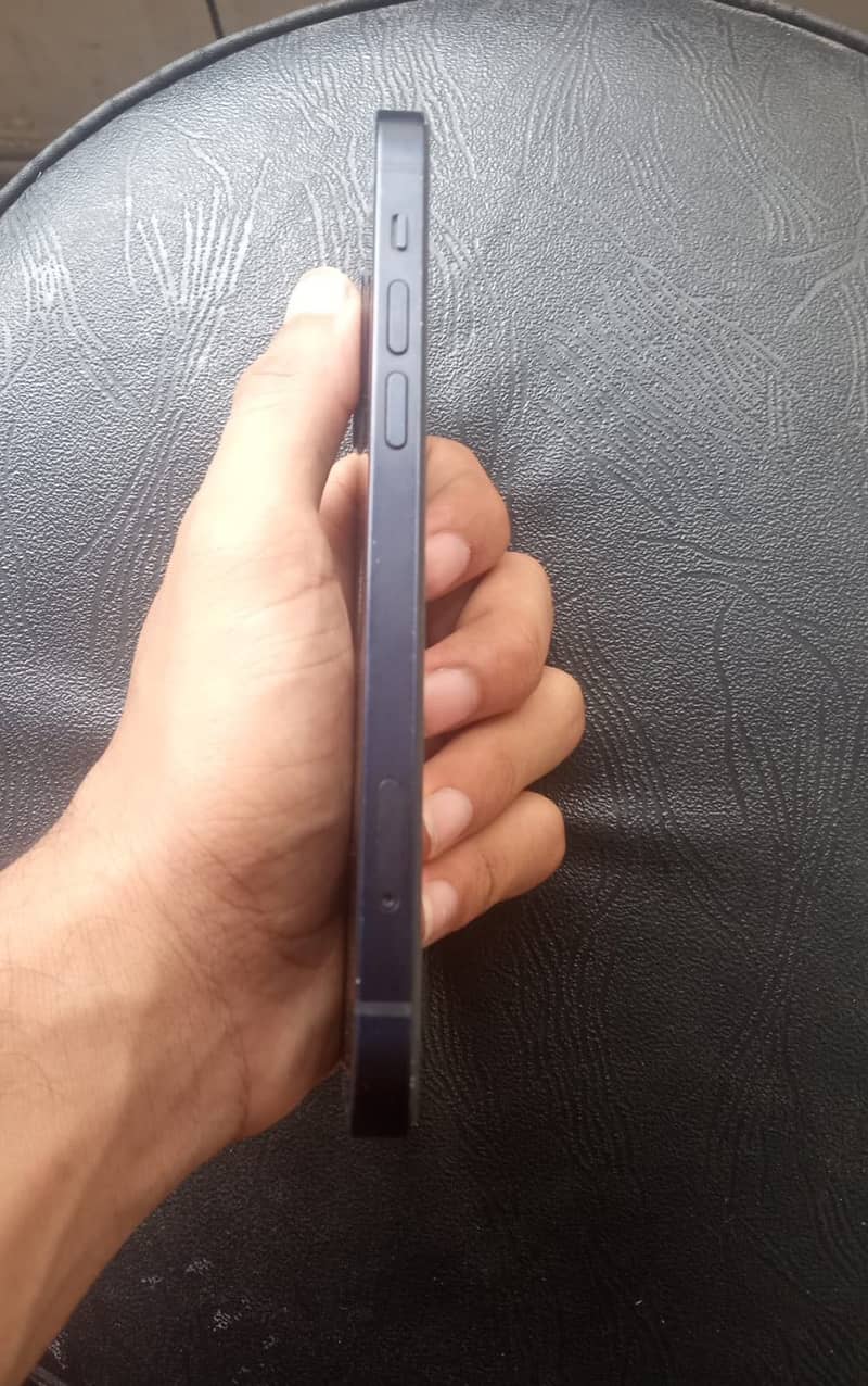 Apple iPhone 12 3