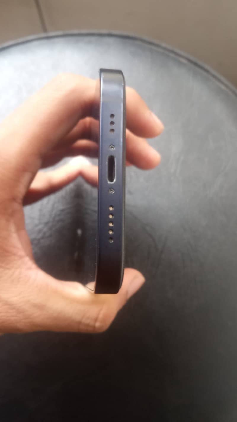 Apple iPhone 12 4