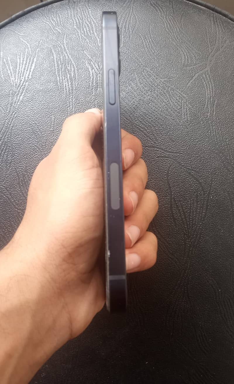 Apple iPhone 12 6