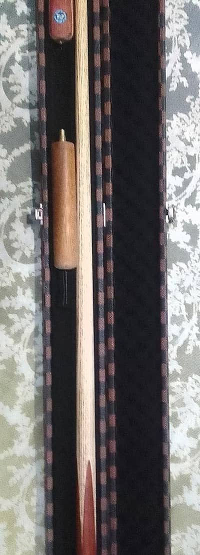 snooker cue with complete box