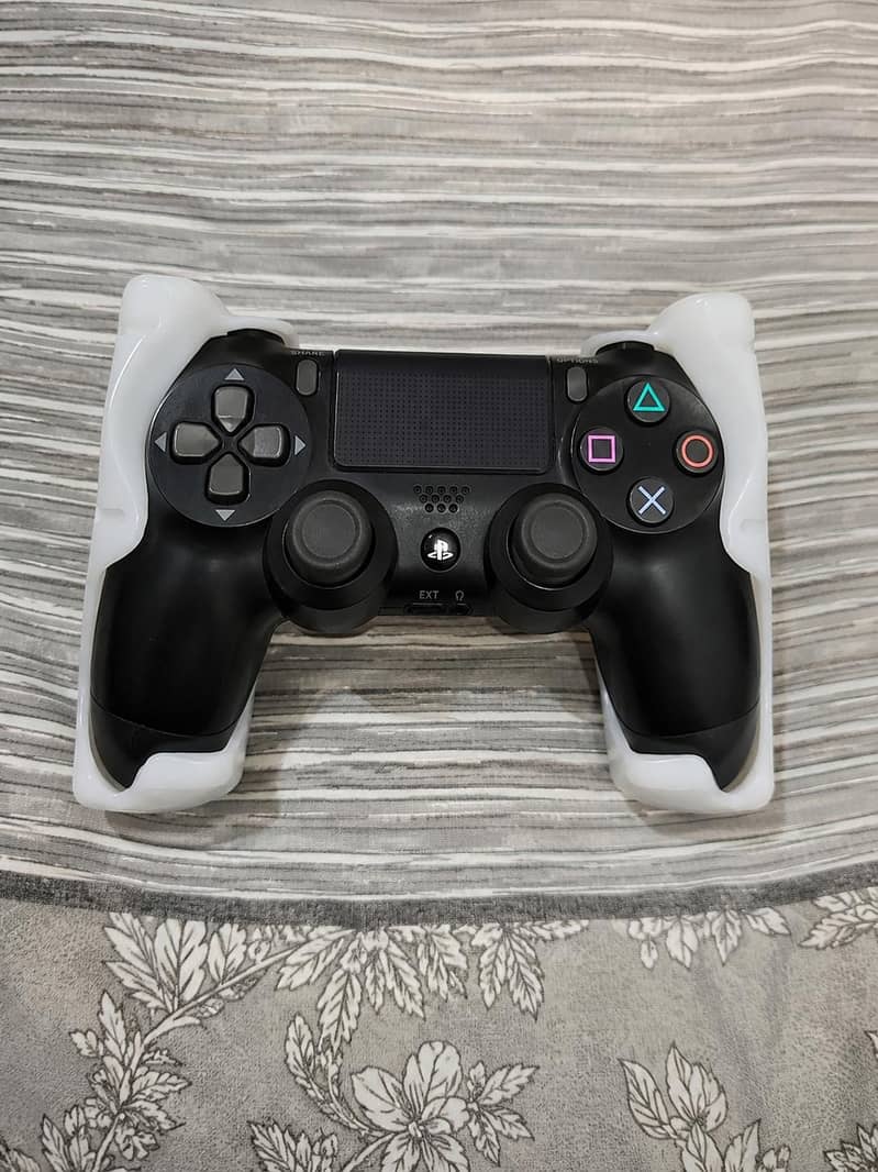 ps4 dualshock controller. 0