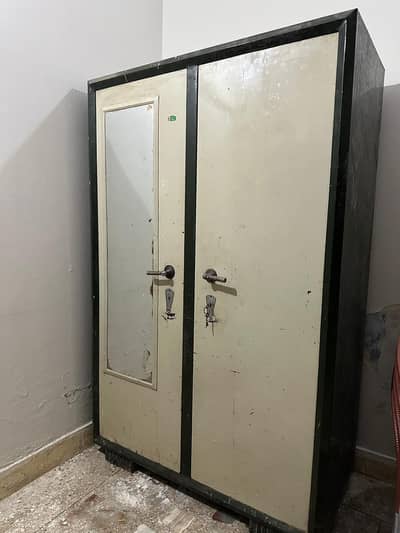 Iron Almari for sale (Motay gage ki bhari almari)