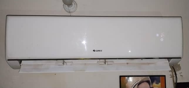 Gree Split AC 1.5 Ton ( one hand used )