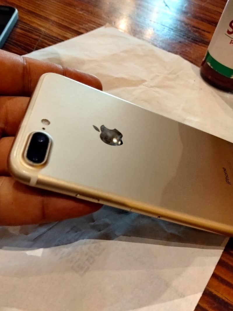 Apple iPhone 7 Plus 3