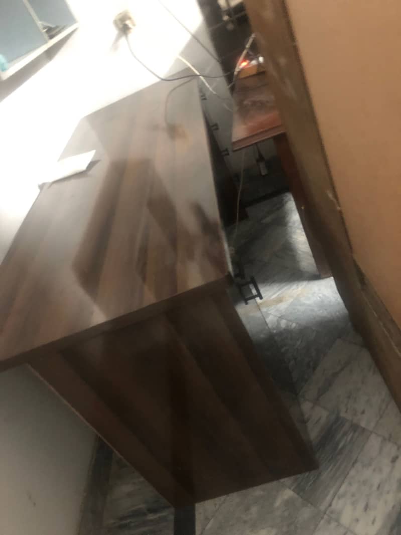 Computer table 1