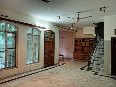 FOR SILENT OFFICE OR FAMILY. 10 MARLA HOUSE FOR RENT