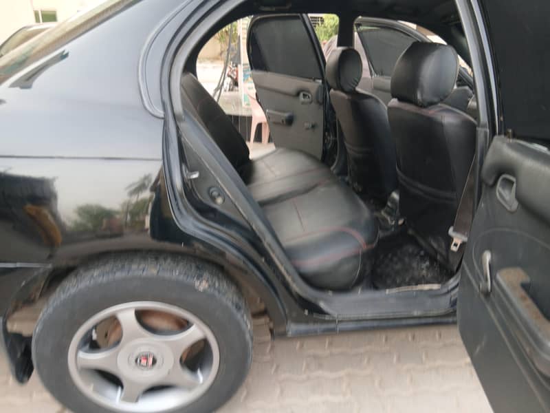 2.0D Saloon 12